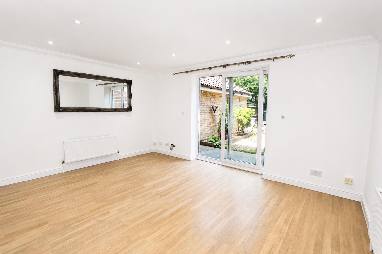 3 bed property in Donald Woods Gardens, Surbiton